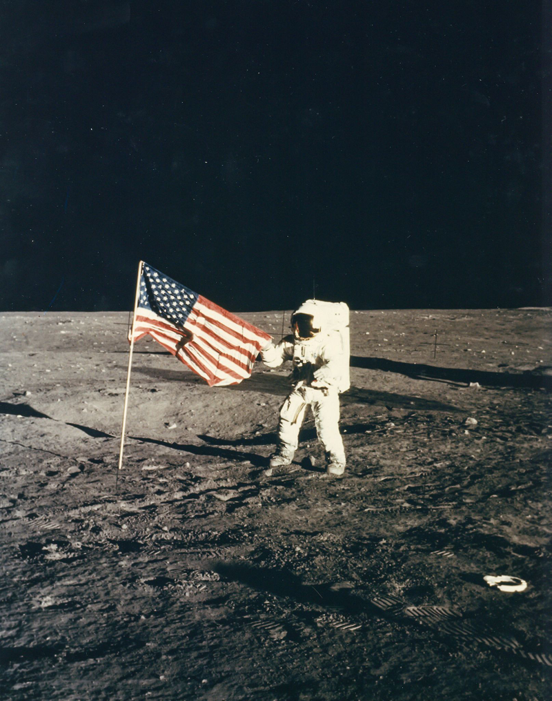 Illustration for article titled The crappy photos of NASA's golden era you never get to see